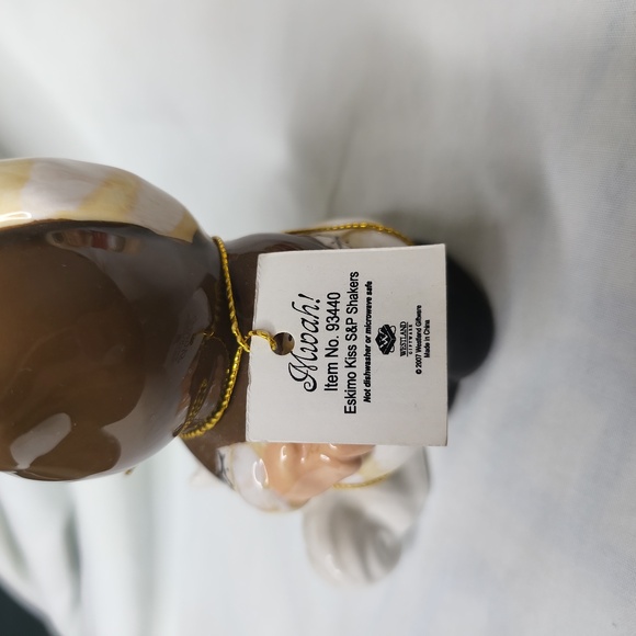 Westland Mwah salt and pepper ceramic magnetic shakers kissing eskimos NEW - Picture 7 of 8